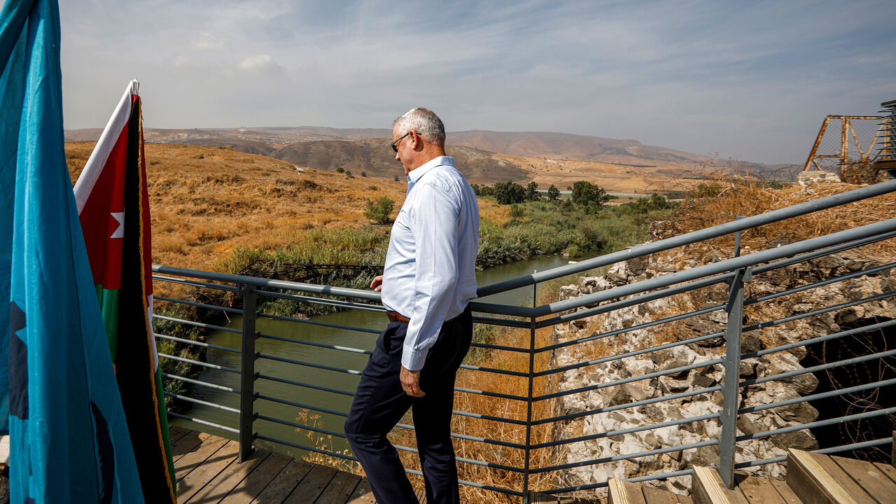 1176506129 Retired Israeli General Benny Gantz, one of the leaders of the Blue and White (Kahol Lavan) political alliance, visits the Jordan Valley site of Naharayim, also known as Baqura in Jordan, east of the Jordan river and which has been leased to Israel as part of the Israel-Jordan peace treaty, on October 18, 2019. (Photo by JALAA MAREY / AFP) (Photo by JALAA MAREY/AFP via Getty Images)
