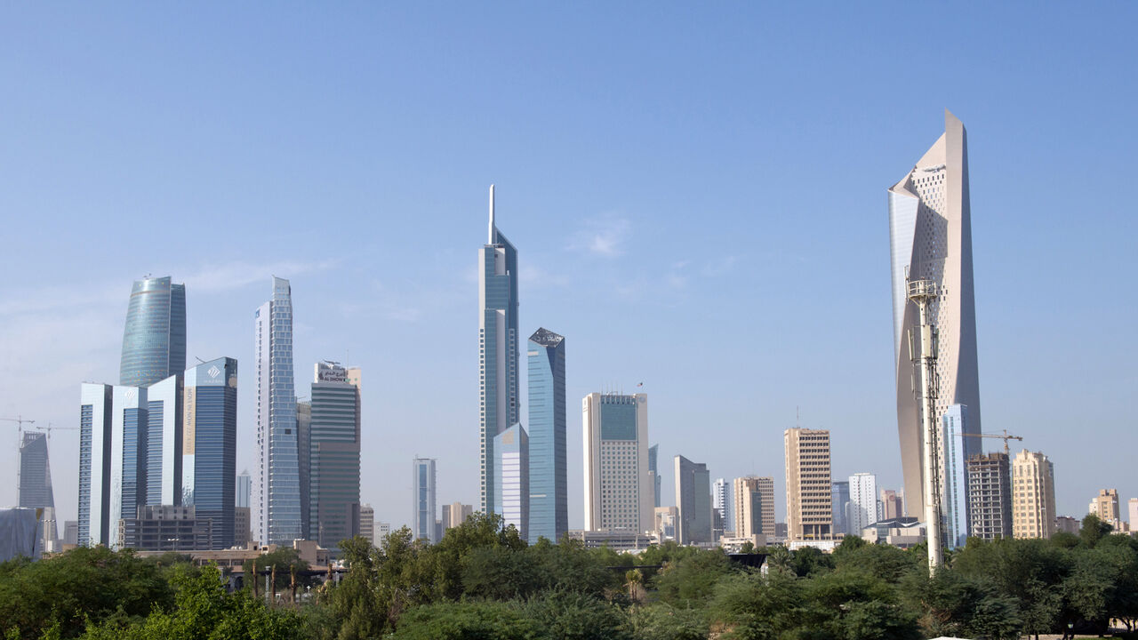 KUWAIT/ A general view of Kuwait City November 10, 2012. Picture taken November 10. REUTERS/Stephanie Mcgehee (KUWAIT - Tags: CITYSPACE) - GM1E8BE1MK101