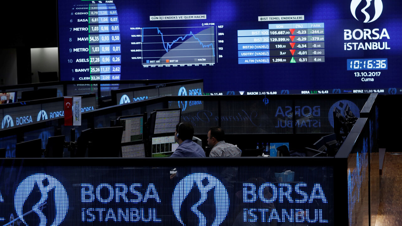 GLOBAL-MARKETS/ Traders work at their desks on the floor of the Borsa Istanbul in Istanbul, Turkey October 13, 2017. REUTERS/Murad Sezer - RC1141900C40