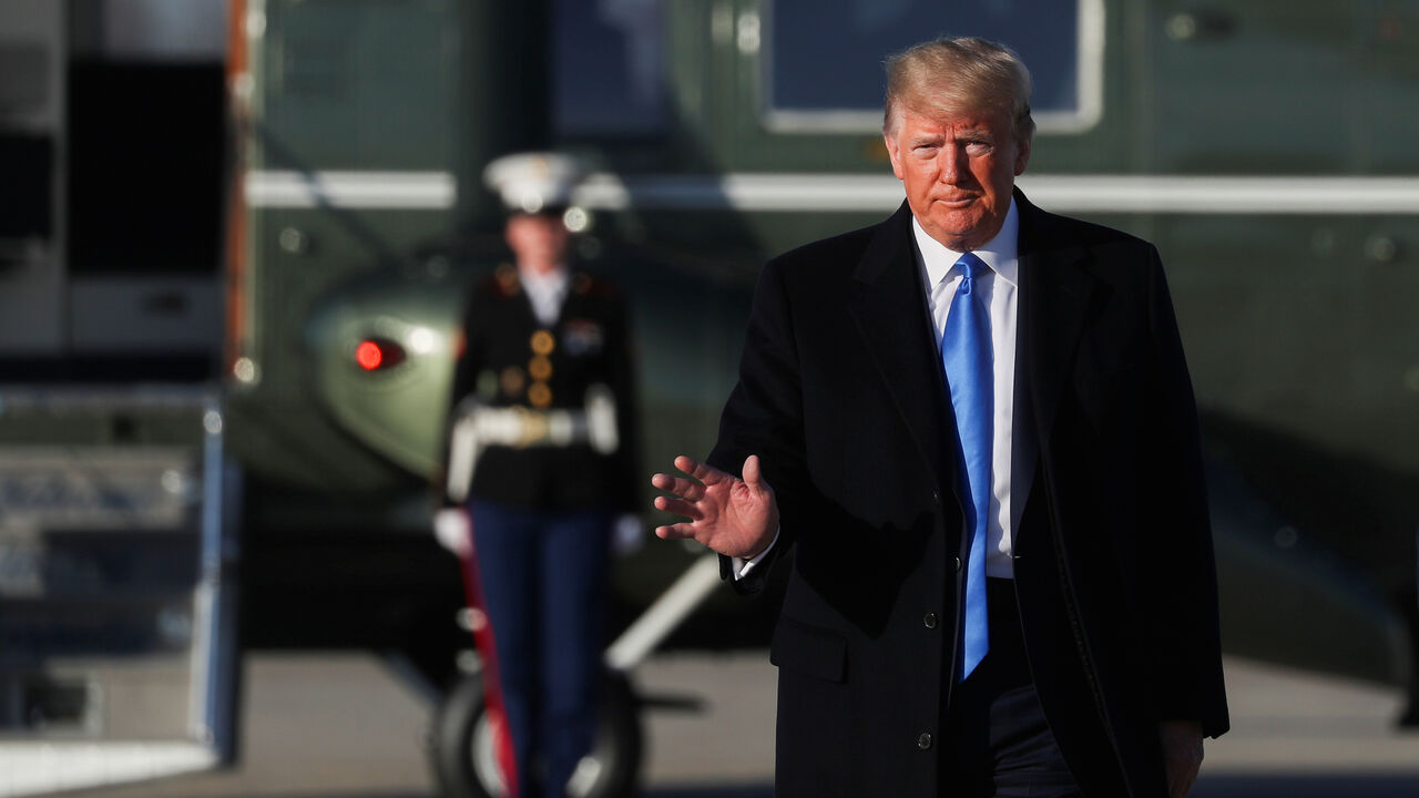 USA-TRUMP/ U.S. President Donald Trump waves as he walks from the Marine One helicopter to board Air Force One and depart Washington for a day and evening trip to Florida from Joint Base Andrews, Maryland, U.S., December 7, 2019. REUTERS/Loren Elliott - RC2KQD97NVV8