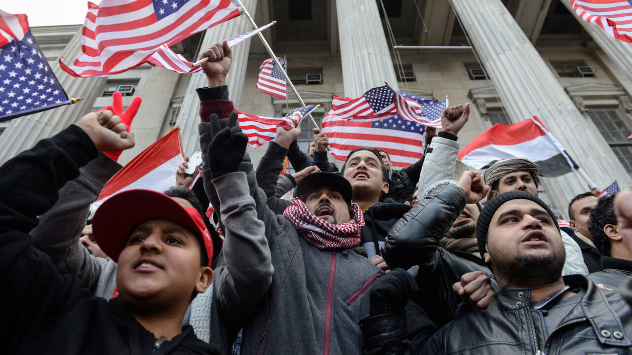USA-TRUMP/IMMIGRATION-BODEGAS People participate in a Yemeni protest against President Donald Trump's travel ban in the Brooklyn borough of New York City, U.S. February 2, 2017. REUTERS/Stephanie Keith - RC134E1B67C0