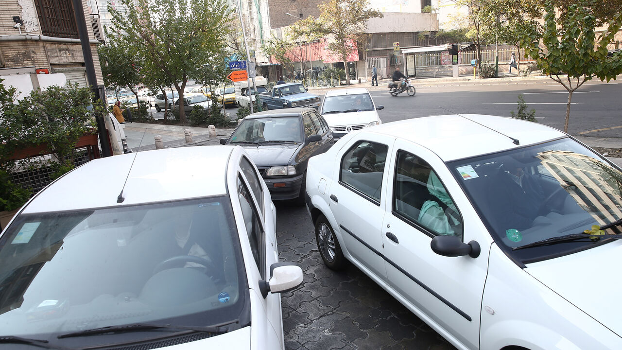 IRAN-GASOLINE/RATIONING Cars queue at a petrol station, after fuel price increased in Tehran, Iran November 15, 2019. Nazanin Tabatabaee/WANA (West Asia News Agency) via REUTERS ATTENTION EDITORS - THIS IMAGE HAS BEEN SUPPLIED BY A THIRD PARTY - RC2LBD9HH69K