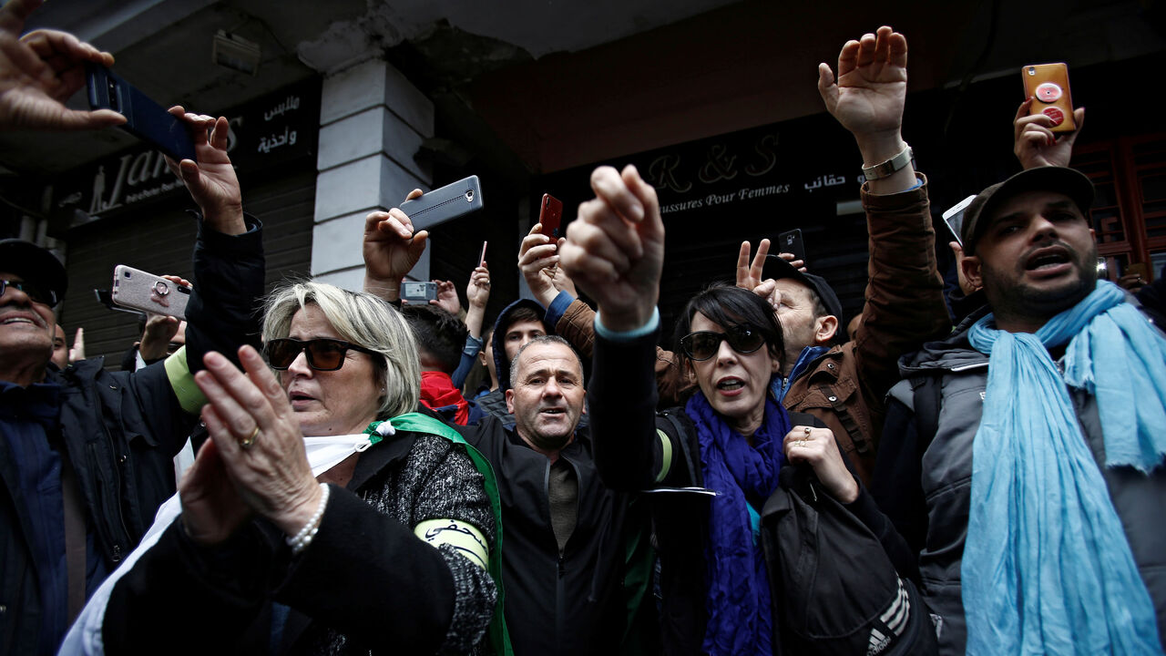 ALGERIA-PROTESTS/ RTX791IY.jpg
