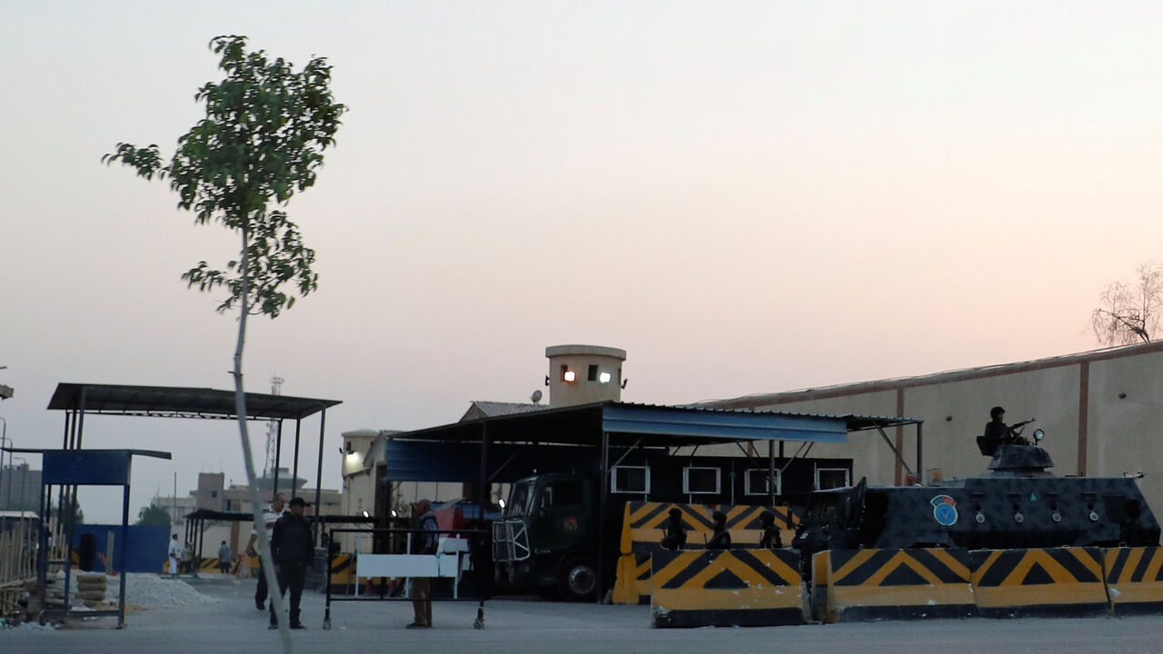 EGYPT-MURSI/ Security and police vehicles guard Cairo's Tora prison, where the trial of ousted Egyptian Islamist President Mohamed Mursi took place, in Cairo, Egypt June 17, 2019. REUTERS/Amr Abdallah Dalsh - RC19466F6CE0