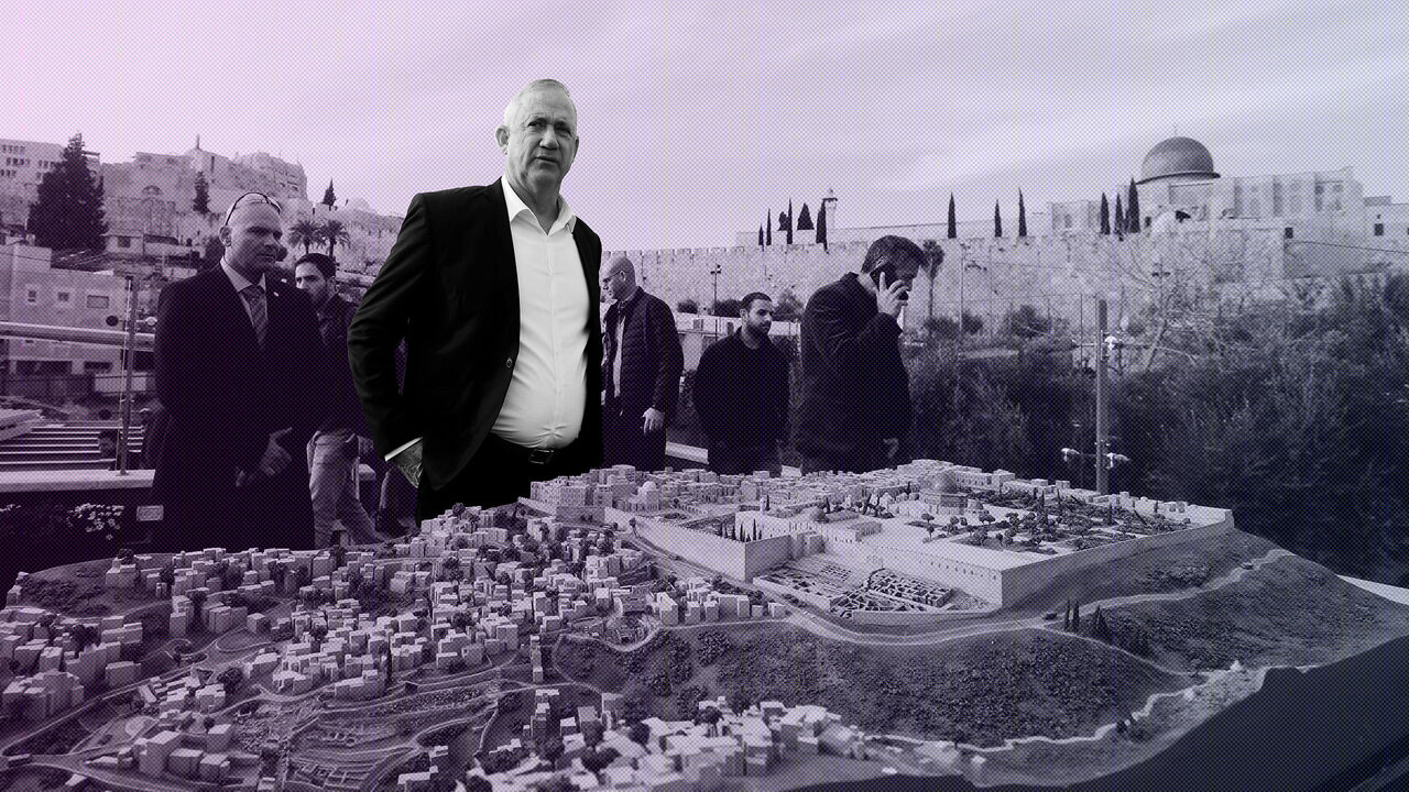 ISRAEL-ELECTION/GANTZ Benny Gantz, leader of Blue and White party, stands behind a model of Jerusalem's Old City and surrounding areas as he tours "The City of David", a Jewish heritage site in Silwan, East Jerusalem January 14, 2020. REUTERS/Ammar Awad - RC2QFE9ITSWC