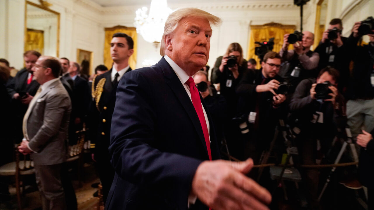 ISRAEL-PALESTINIANS/PLAN U.S. President Donald Trump departs after delivering joint remarks with Israel's Prime Minister Benjamin Netanyahu on a new Middle East peace plan proposal in the East Room of the White House in Washington, U.S., January 28, 2020. REUTERS/Joshua Roberts - RC29PE9YHG9K
