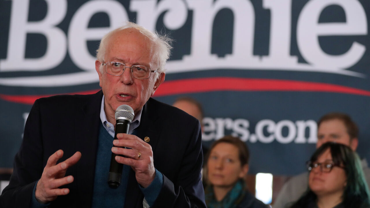 USA-ELECTION/SANDERS Democratic 2020 U.S. presidential candidate and U.S. Senator Bernie Sanders (I-VT) speaks at a campaign town hall meeting at La Poste in Perry, Iowa, U.S., January 26, 2020. REUTERS/Ivan Alvarado - RC2UNE9MEP21