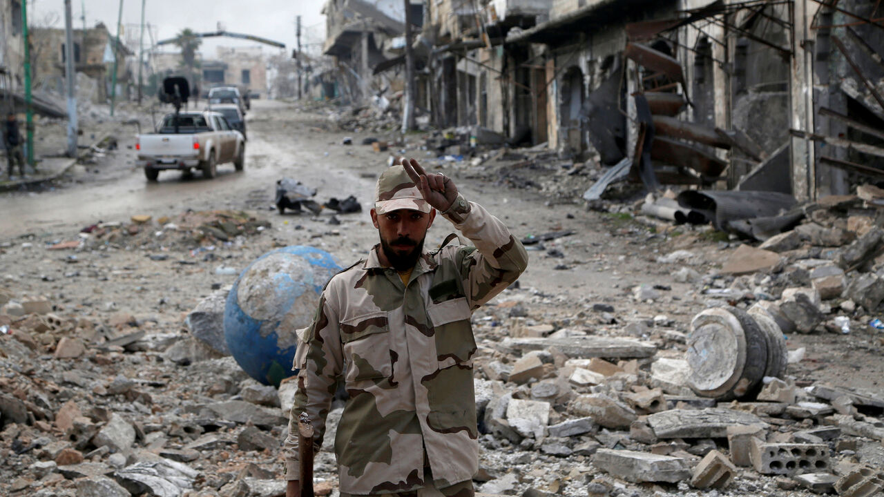SYRIA-SECURITY/ A Syrian army soldier gestures in Maarat al-Numan, Syria, January 30, 2020. REUTERS/Yamam Al Shaar - RC2GQE9GEP2D
