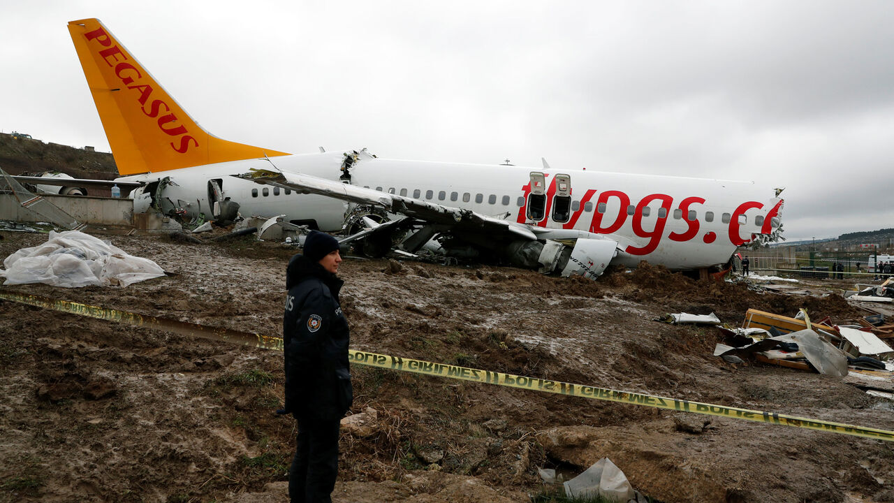 TURKEY-CRASH/ RTS30ZS7.jpg