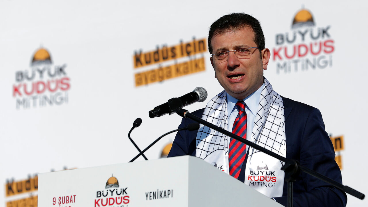 ISRAEL-PALESTINIANS/PLAN-TURKEY Istanbul Mayor Ekrem Imamoglu makes a speech as pro-Palestinian demonstrators take part in a rally to protest against U.S. President Donald Trump's proposed Middle East peace plan, in Istanbul, Turkey, February 9, 2020. REUTERS/Murad Sezer - RC20XE91NUJ8