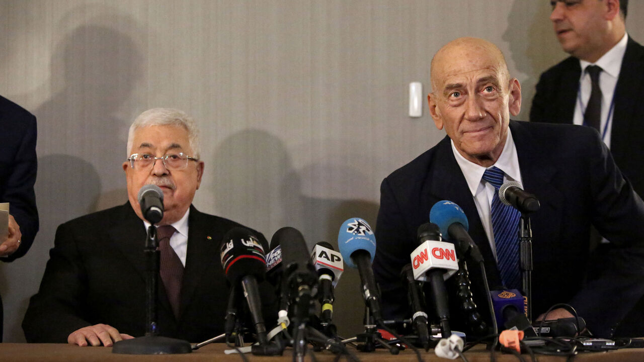 ISRAEL-PALESTINIANS/ABBAS-OLMERT RTS31P39.jpg
