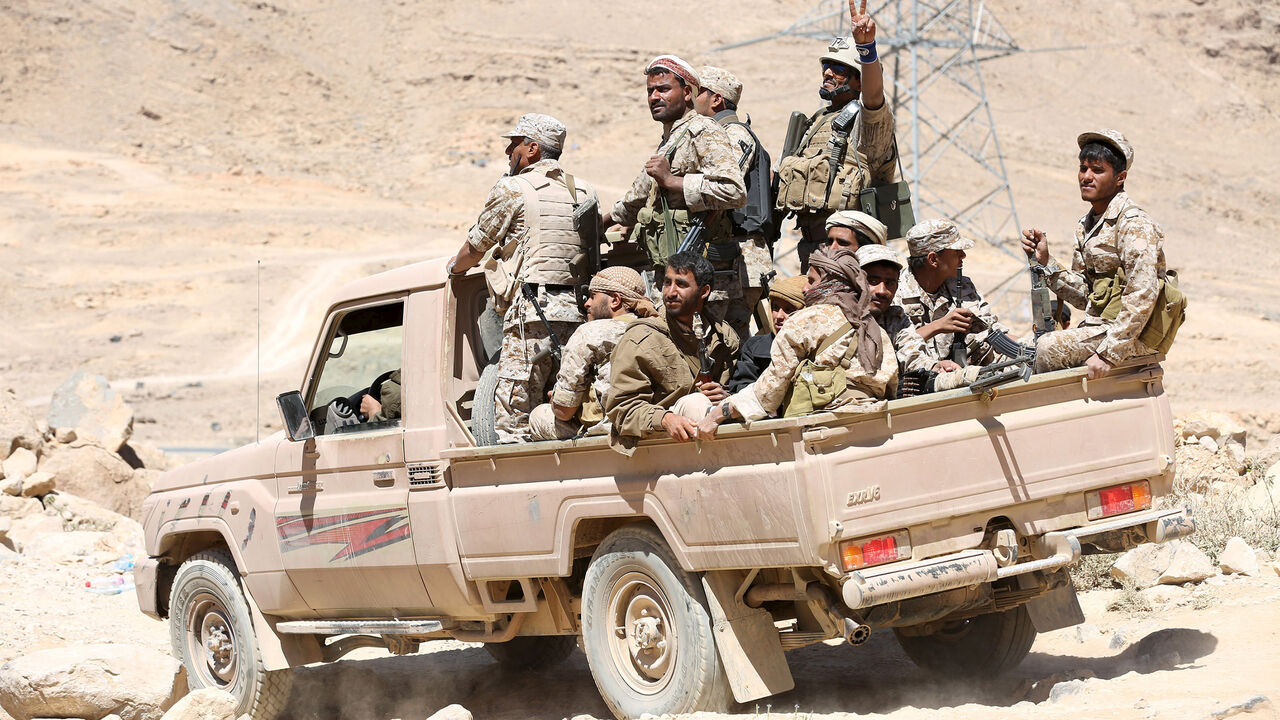 YEMEN-SECURITY/ Pro-government army soldiers ride on the back or a truck in Fardhat Nahm area, which has recently been taken by the army from Houthi rebels around 60km (40 miles) from Yemen's capital Sanaa, February 20, 2016. REUTERS/Ali Owidha - GF10000316618
