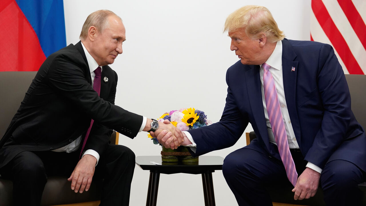 G20-SUMMIT/ Russia's President Vladimir Putin and U.S. President Donald Trump shake hands during a bilateral meeting at the G20 leaders summit in Osaka, Japan, June 28, 2019. REUTERS/Kevin Lamarque - RC1A050005F0