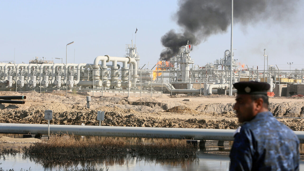 IRAQ-SECURITY/OIL A policeman is seen at West Qurna-1 oil field, which is operated by ExxonMobil, in Basra, Iraq January 9, 2020. REUTERS/Essam al-Sudani - RC2BCE9XUK4P