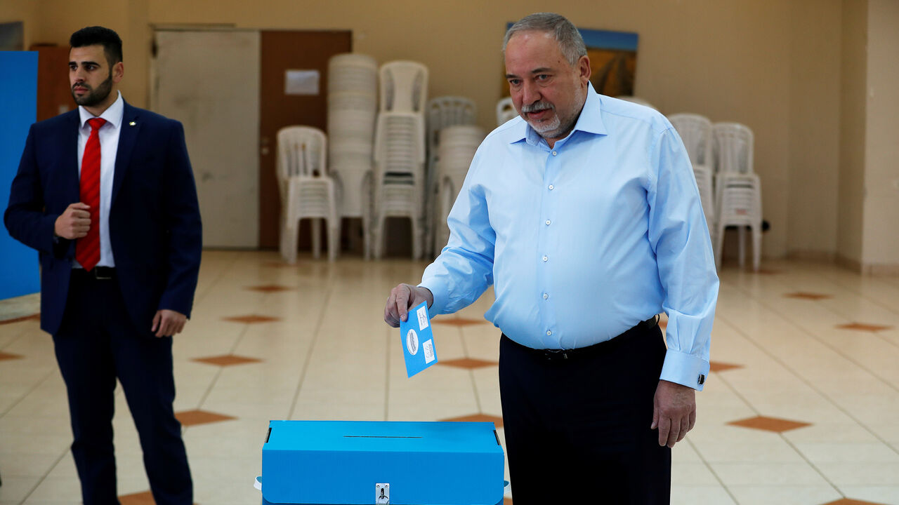 ISRAEL-ELECTION/LIEBERMAN Avigdor Lieberman, leader of the ultranationalist Yisrael Beitenu party, prepares to cast his ballot as he votes in Israel's national election at a polling station in the Israeli settlement of Nokdim in the occupied West Bank March 2, 2020. REUTERS/Ronen Zvulun - RC2IBF9YO4XV