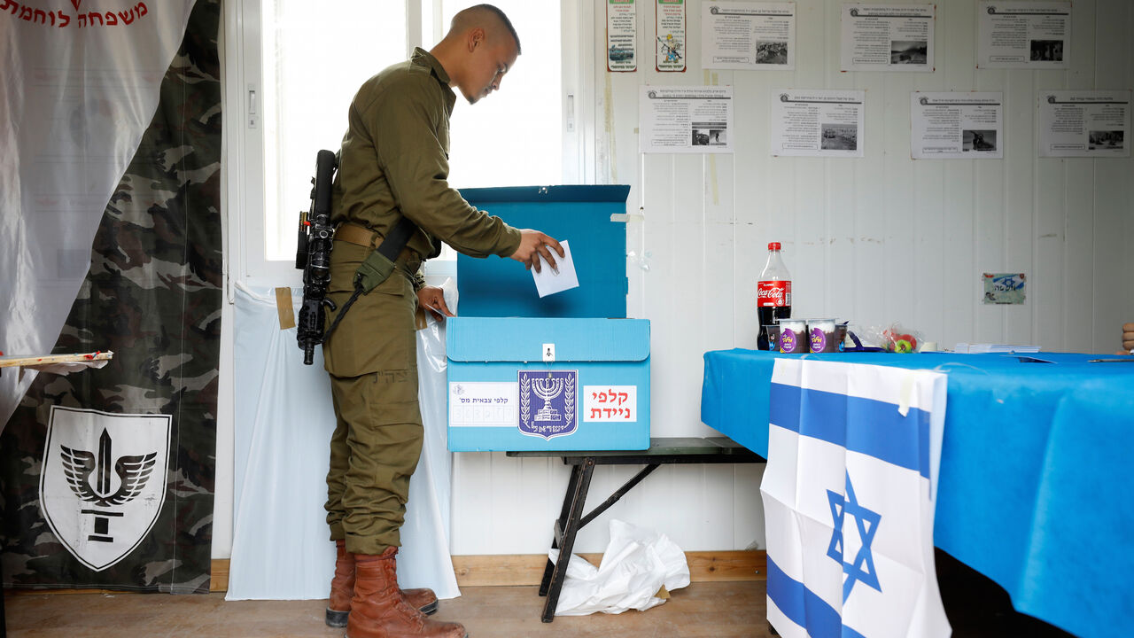 ISRAEL-ELECTION/SOLDIERS An Israeli soldier casts his ballot as he votes in Israel's national election in a mobile polling station at a military post outside the northern Gaza Strip, in southern Israel March 2, 2020. REUTERS/Amir Cohen - RC2NBF9S65NP