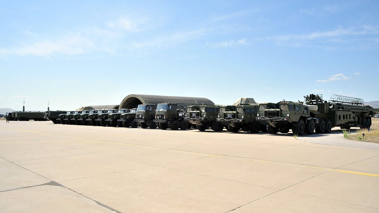 1168343455 ANKARA, TURKEY - SEPTEMBER 15: (---EDITORIAL USE ONLY MANDATORY CREDIT - "TURKISH NATIONAL DEFENSE MINISTRY / HANDOUT" - NO MARKETING NO ADVERTISING CAMPAIGNS - DISTRIBUTED AS A SERVICE TO CLIENTS----) The final parts of the second battery of Russian S-400 missile defense system arrive at Murted Airbase in Ankara, Turkey on September 15, 2019. (Photo by TURKISH NATIONAL DEFENSE MINISTRY / HANDOUT/Anadolu Agency via Getty Images)