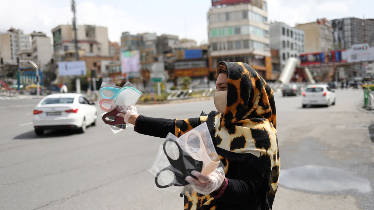 HEALTH-CORONAVIRUS/IRAN A woman wears a protective face mask and gloves, amid fear of the coronavirus disease (COVID-19), as she sells the masks in Tajrish square in Tehran, Iran April 2, 2020. WANA (West Asia News Agency)/Ali Khara via REUTERS ATTENTION EDITORS - THIS PICTURE WAS PROVIDED BY A THIRD PARTY - RC2DWF9I0AKY