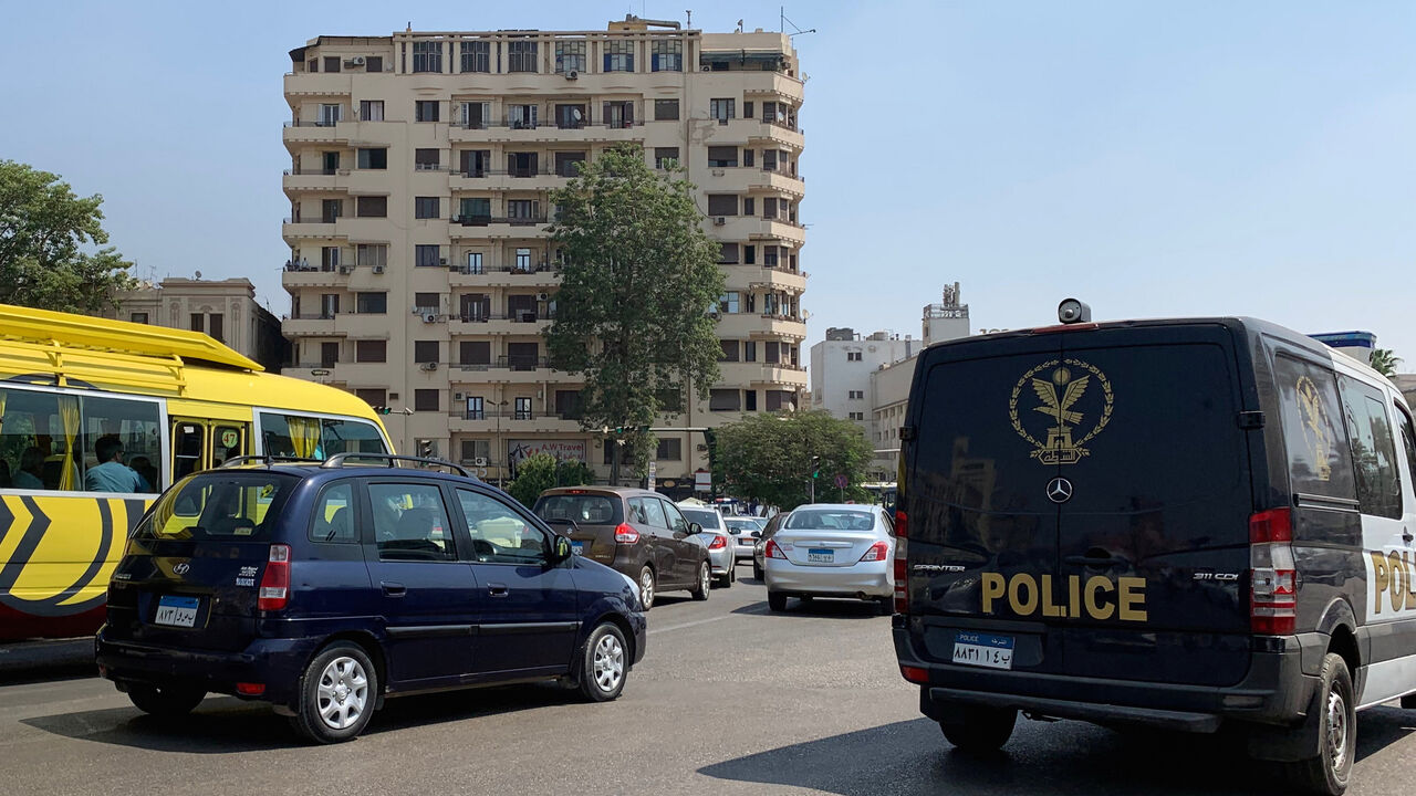 A police vehicle patrols Tahrir Square after late night anti-government demonstration in Cairo, Egypt September 21, 2019. REUTERS/Amr Abdallah Dalsh - RC139E6CACC0