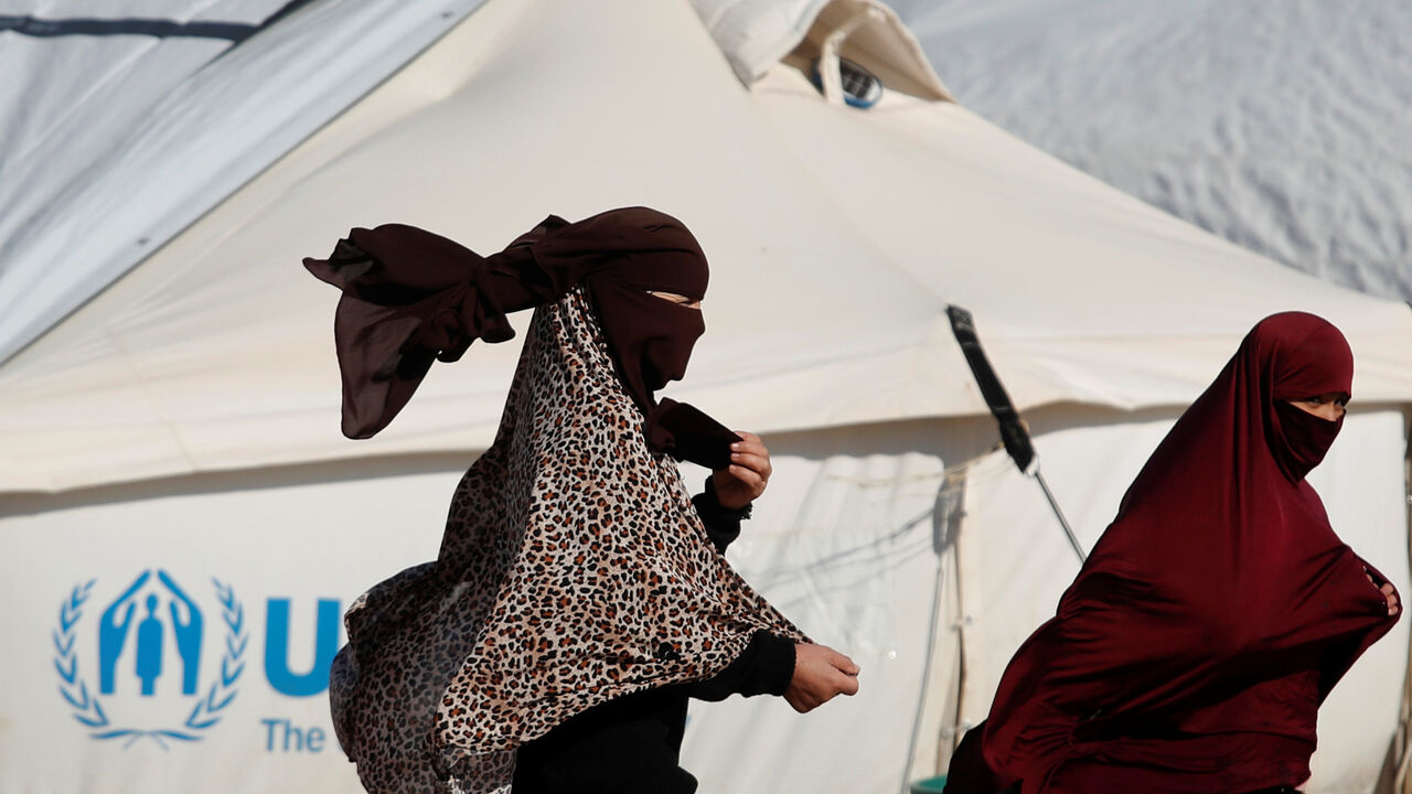 Women walk past a tent in al-Hol camp, Syria, January 8, 2020. REUTERS/Goran Tomasevic     SEARCH "ISLAMIC STATE PRISONERS" FOR THIS STORY. SEARCH "WIDER IMAGE" FOR ALL STORIES. - RC2YYE9CVKHM