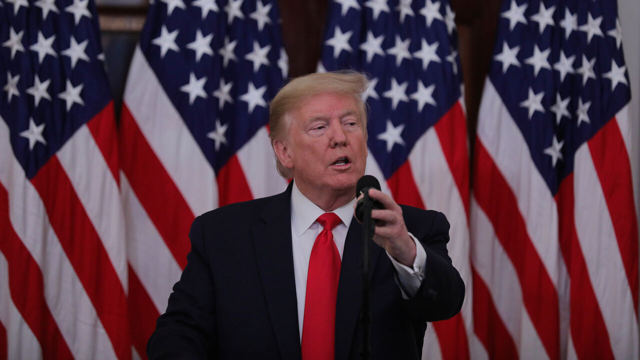 U.S. President Donald Trump speaks during a coronavirus response event in the Blue Room at the White House in Washington, U.S., May 1, 2020. REUTERS/Carlos Barria - RC2WFG9ZBEP0