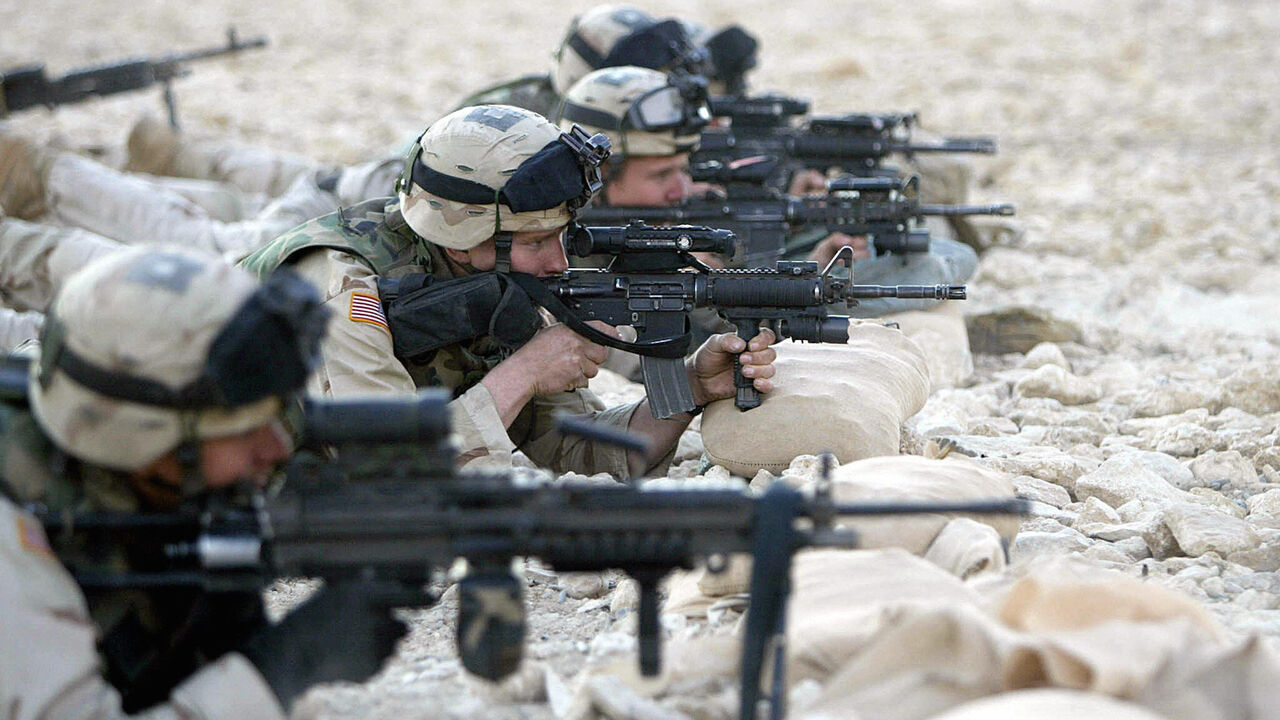 51812831 RAMADI, IRAQ: US soldiers take part in a shooting training in the restive city of Ramadi, 100 kms west of Baghdad, 02 December 2004. The United States announced plans to increase its forces in Iraq to their highest levels since last year's invasion, as the country's interim government engaged in a flurry of contacts to rally support for January 30 elections. AFP PHOTO/AHMAD AL-RUBAYE (Photo credit should read AHMAD AL-RUBAYE/AFP via Getty Images)