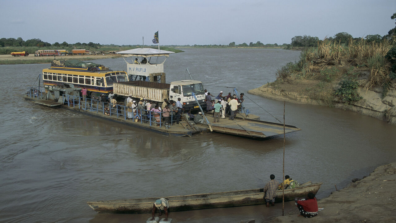 945690078 TRAVERSEE DU FLEUVE RUFIJI, TANZANIE. (Photo by Jean-Denis JOUBERT/Gamma-Rapho via Getty Images)