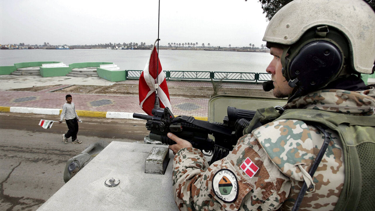 DENMARK-IRAQ/TROOPS Danish troops patrol in southern Iraq in this January 2005 file photo. Denmark will withdraw all of its ground troops from Iraq by August and replace them with a small helicopter unit, Denmark's Prime Minister Anders Fogh Rasmussen said on Wednesday. SWEDEN OUT NORWAY OUT DENMARK OUT NO THIRD PARTY SALES REUTERS/Henning Bagger/Scanpix (IRAQ) - GM1DUQWFEIAA