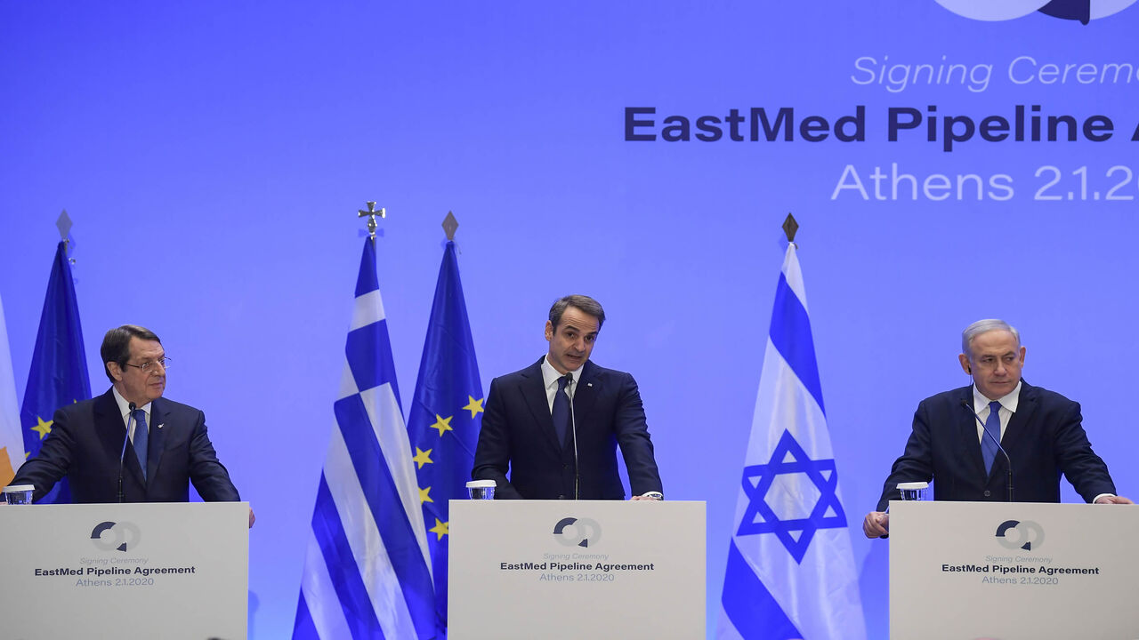 1191308678 Greek Prime Minister Kyriakos Mitsotakis (C) speaks during a press conference with Israel's Prime Minister Benjamin Netanyahu (R) and Cypriot President Nikos Anastasiadis (L) in Athens on January 2, 2020 following the signing ceremony of an agreement for the EastMed pipeline project designed to ship gas from the eastern Mediterranean to Europe in Athens on January 2, 2020. (Photo by ARIS MESSINIS / AFP) (Photo by ARIS MESSINIS/AFP via Getty Images)