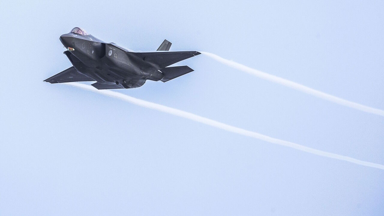 1194911995 An F-35 military aircraft of the Royal Netherlands Air Force trains on targets at the NATO training location at the Vliehors Range on Vlieland. (Photo by Vincent JANNINK / ANP / AFP) / Netherlands OUT (Photo by VINCENT JANNINK/ANP/AFP via Getty Images)