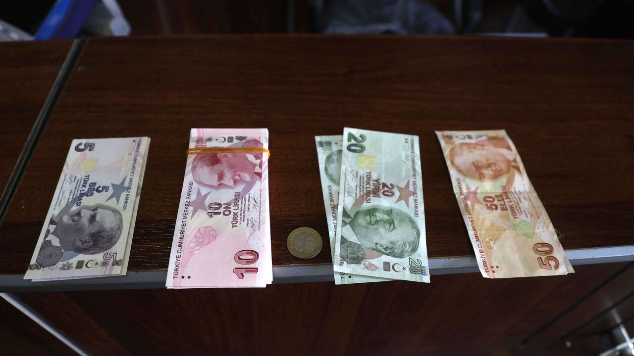 1220229194 Turkish lira banknotes are pictured at a bank in the town of Sarmada in Syria's northwestern Idlib province, on June 14, 2020. - Authorities in northwest Syria are taking steps to substitute the plummeting Syrian pound with the Turkish lira to shield their opposition-held region from an economic crisis ahead of new US sanctions, an official said. The Salvation Government -- a civilian body affiliated to the Hayat Tahrir al-Sham jihadist group which dominates the Idlib region -- had already started paying wa
