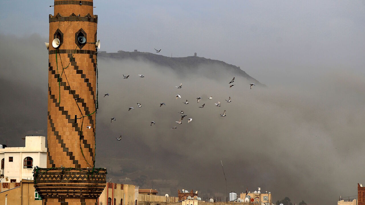 1220292121 Smoke billows following an airstrike by Saudi-led coalition in the Yemeni capital Sanaa, on June 16, 2020. - Yemen is wracked by a war which has killed tens of thousands of people and led to the world's worst humanitarian crisis, according to the United Nations.
The war between Huthi rebels and pro-government forces escalated in 2015 when a Saudi-led military coalition intervened against the rebels who control large parts of Yemen including the capital Sanaa. (Photo by MOHAMMED HUWAIS / AFP) (Photo by MOHAM