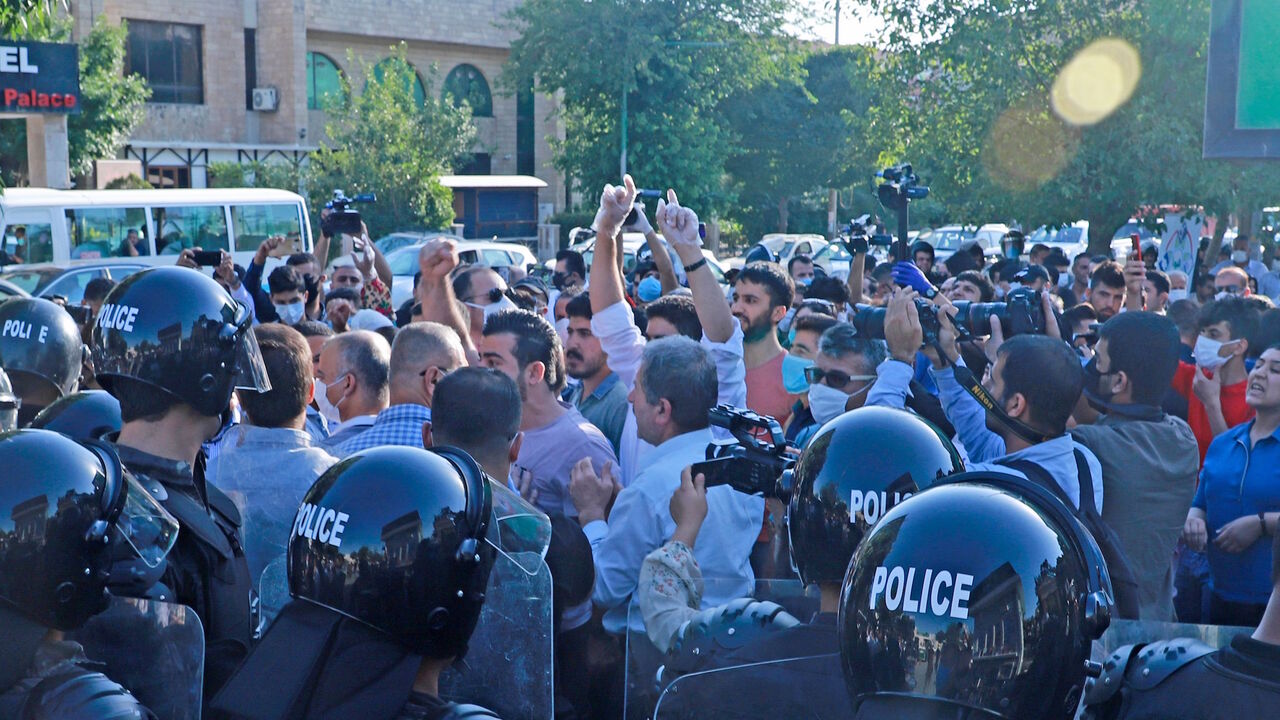 1221007584 Iraqi kurds, some of them wearing protective masks due to COVID-19, march during a demonstration to denounce the Turkish assault in northern Iraq, in Sulaimaniyah city, in the Kurdish autonomous region of northern Iraq, on June 18, 2020. - Turkey launched a rare ground assault into northern Iraq on June 17, deploying special forces against rebels from the Kurdistan Workers' Party (PKK) which is blacklisted by Ankara as a "terrorist" group. Baghdad demanded Ankara immediately halt its assault in northern Ira