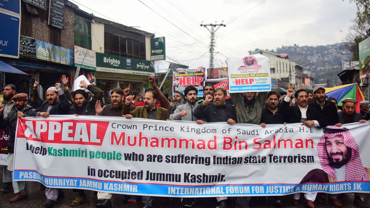 1125554576 Pakistani Kashmiri from Pasban-e-Hurriyat Jammu Kashmir party, shout slogans as they march during a protest against India in Muzaffarabad, the capital of the Pakistani territory of Azad Kashmir, on February 18, 2019. - Saudi Arabia vowed to "de-escalate" rising tensions between Pakistan and India during a high-profile summit in Islamabad on February 18 as Crown Prince Mohammed bin Salman prepares to travel from Islamabad to New Delhi. (Photo by SAJJAD QAYYUM / AFP) (Photo credit should read SAJJAD QA