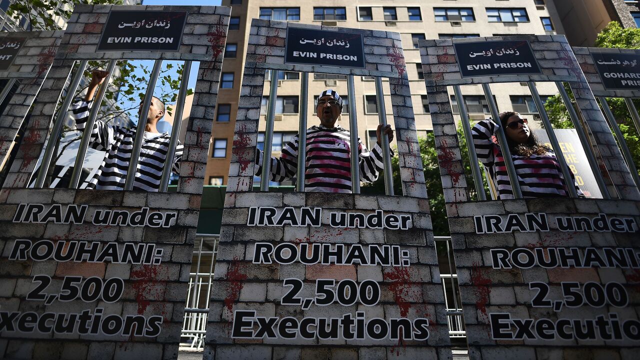 609739010 TOPSHOT - Demonstrators protest against Iran's President Hassan Rouhani outside the United Nations headquarters, where Rouhani addresses the 71st session of the United Nations General Assembly, in New York on September 22, 2016. / AFP PHOTO / Jewel SAMAD (Photo credit should read JEWEL SAMAD/AFP via Getty Images)