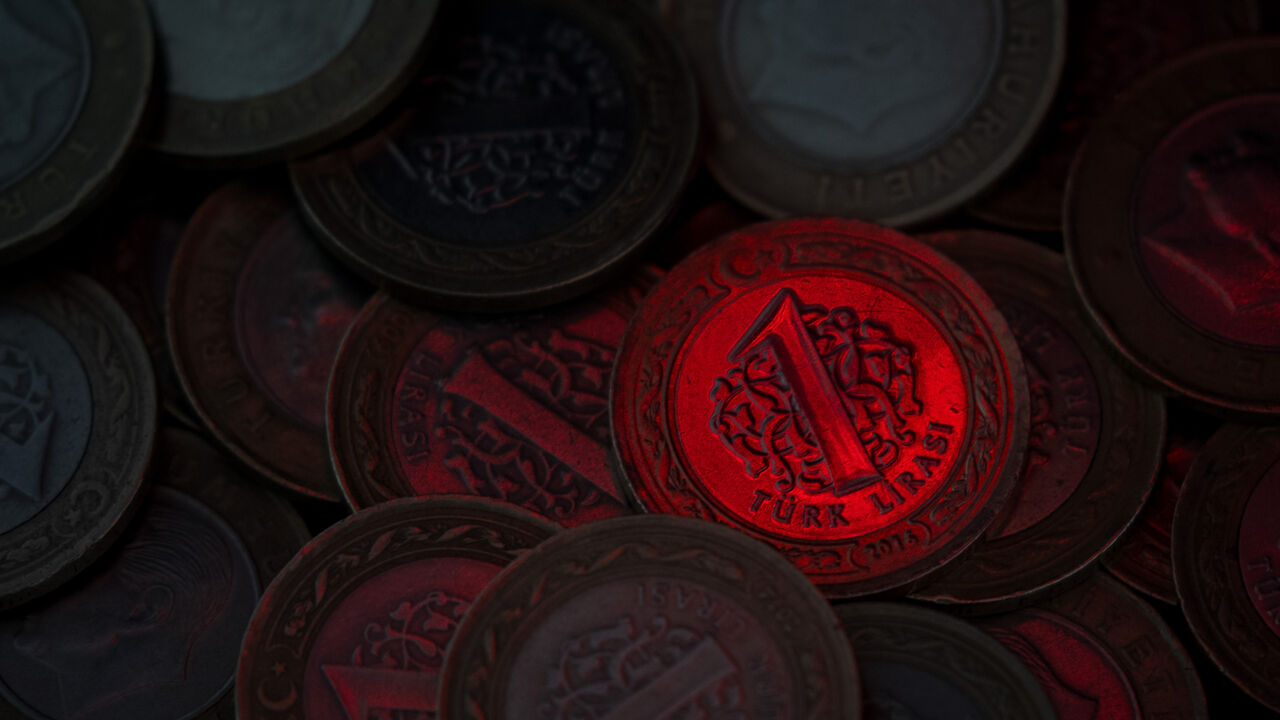 877063722 ISTANBUL, TURKEY - NOVEMBER 21: Turkish Lira currency is seen on November 21, 2017 in Istanbul, Turkey. The Turkish Lira plunged to a record low of 3.978 against the dollar in early Tuesday trading. Concern's over deteriorating relations with the U.S. and the central bank continue to effect Turkish markets. (Photo by Chris McGrath/Getty Images)