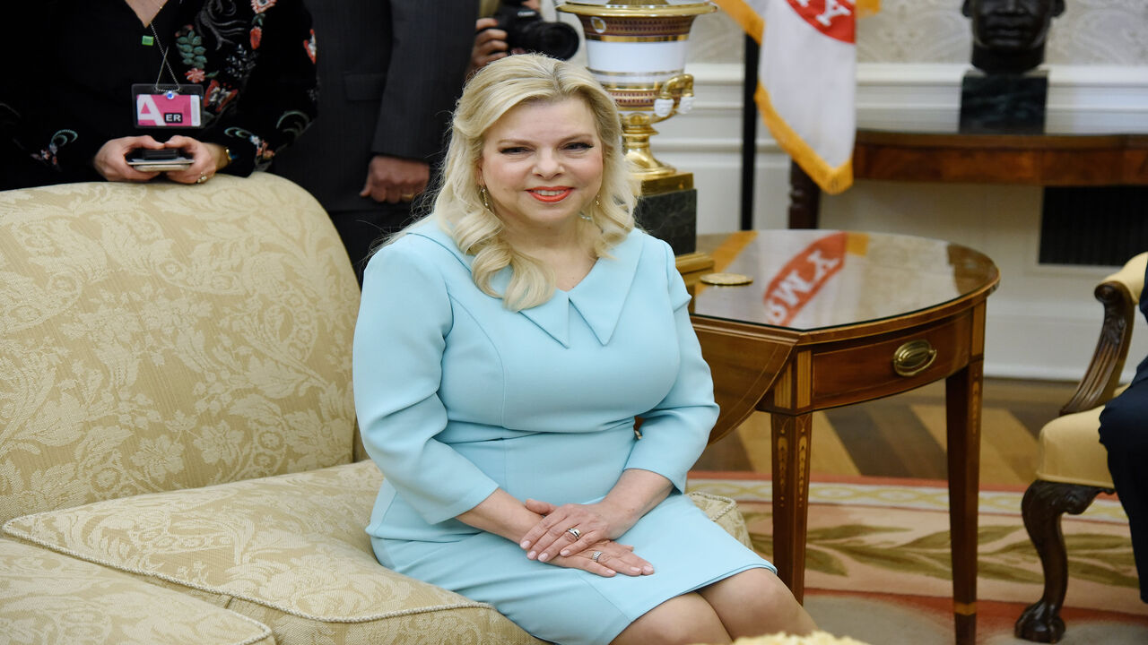 927653818 WASHINGTON, DC - MARCH 5: (AFP OUT) Wife of Israel Prime Minister Benjamin Netanyahu, Sara Netanyahu looks on as U.S. President Donald Trump and Israel Prime Minister Benjamin Netanyahu meet in the Oval Office of the White House March 5, 2018 in Washington, DC. The prime minister is on an official visit to the US until the end of the week. (Photo by Olivier Douliery-Pool/Getty Images)