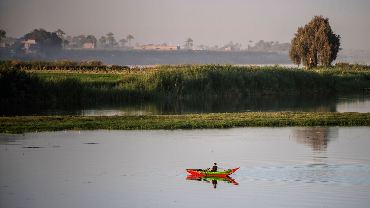 EGYPT-NILE-FEATURE An Egyptian fisherman rows along the River Nile near Abou Shosha village in the Qina (Qena) governorate, some 600 kilometres south of the capital Cairo on March 21, 2018. / AFP PHOTO / KHALED DESOUKI (Photo credit should read KHALED DESOUKI/AFP via Getty Images)