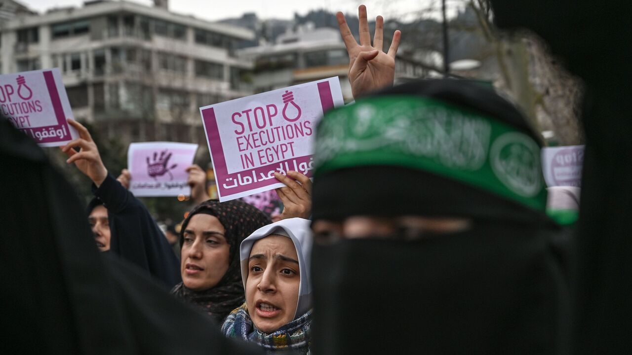 1128367973 TOPSHOT - People hold signs reading "Stop executions in Egypt" in front of the Egyptian consulate in Istanbul on march 2, 2019 during a demonstration against death penalties in Egypt after the recent execution of nine men. - Egypt on February 20 hanged nine men for the 2015 assassination of prosecutor general Hisham Barakat following jihadist calls for attacks on the judiciary to avenge the government's crackdown on Islamists. Turkish President sharply criticised his Egyptian counterpart and called for the
