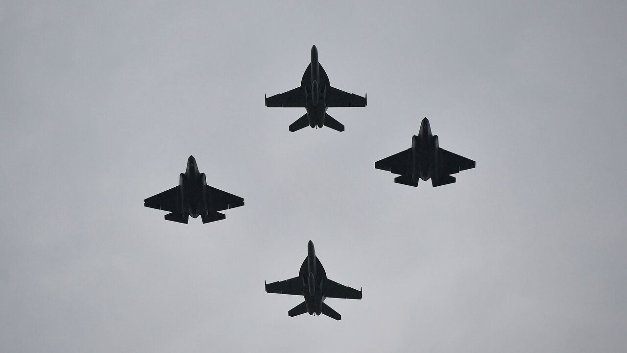 1153790704 Two F-35s (L and R) and two F-18s fly overhead during the "Salute to America" Fourth of July event at the Lincoln Memorial in Washington, DC, July 4, 2019. (Photo by MANDEL NGAN / AFP) (Photo credit should read MANDEL NGAN/AFP via Getty Images)