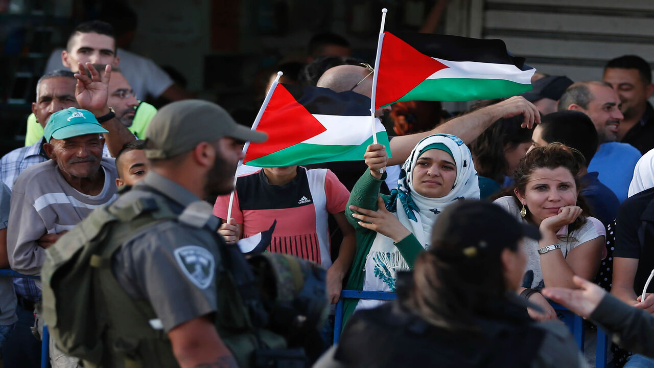 538270644 Palestinian demonstrators are separated by Israeli police barriers from Israelis celebrating Jerusalem Day, that marks the anniversary of the "reunification" of the holy city after Israel captured the Arab eastern sector from Jordan during the 1967 Six-Day War, outside Damascus Gate in Jerusalem's old city on June 5, 2016.
Israel occupied east Jerusalem in 1967 and later annexed it in a move never recognized by the international community. / AFP / AHMAD GHARABLI (Photo credit should read AHMAD GHA