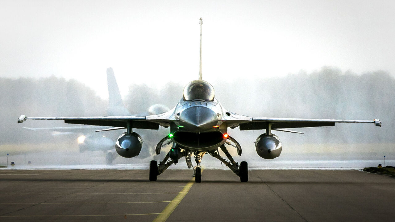 1076554156 A F-16 jet fighter of Royal Dutch Air Force lands on the runway of Volkel air base, southern Netherlands, on January 2, 2019. - The Dutch Air Force took part in the Air Task Force Middle East mission to fight against ISIS in Iraq and Eastern Syria. (Photo by Remko de Waal / ANP / AFP) / Netherlands OUT (Photo credit should read REMKO DE WAAL/AFP via Getty Images)