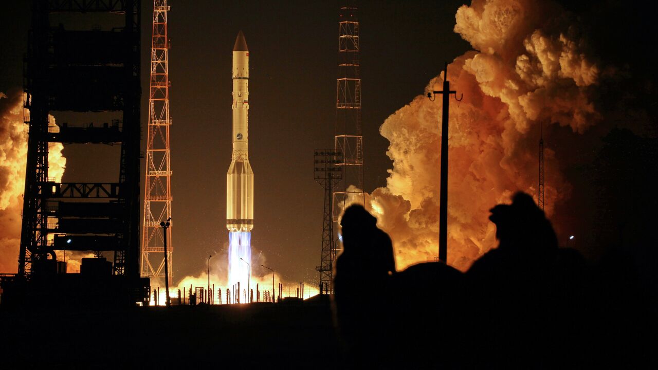 KAZAKHSTAN-RUSSIA-TURKEY-SPACE Russian-built Proton-M rocket with the Turksat-4A Turkish communications satellite blasts off at the Russian leased Kazakhstan's Baikonur cosmodrome on February 15, 2014. AFP PHOTO/STRINGER (Photo credit should read STRINGER/AFP via Getty Images)