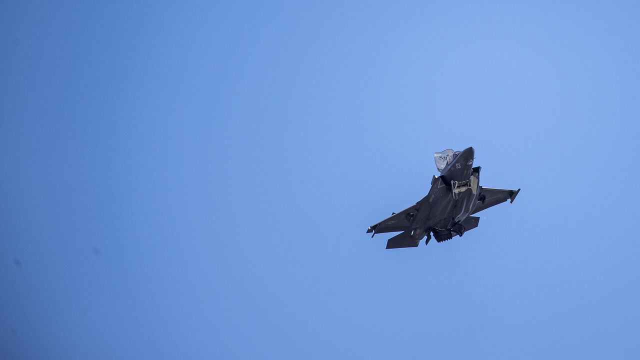 1149499371 An F-35 fighter plane flies over the White House on June 12, 2019, in Washington DC. - US President Donald Trump announced while meeting with Polish President Andrzej Duda that Poland was ordering more than 30 F-35 combat aircraft. (Photo by Eric BARADAT / AFP) (Photo credit should read ERIC BARADAT/AFP via Getty Images)