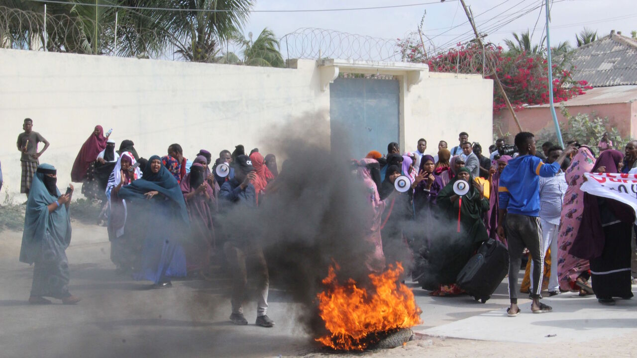 Women take part in a demonstration against the Somali President Mohamed Abdulahi Farmajo in Mogadishu on December 15, 2020 accused of interferences in the electoral process. (Photo by STRINGER / AFP) / The erroneous mention appearing in the metadata of this photo by STRINGER has been modified in AFP systems in the following manner: [a demonstration against the Somali President Mohamed Abdulahi Farmajo] instead of [a demonstration against the Somali Prime Minister]. Please immediately remove the erroneous me