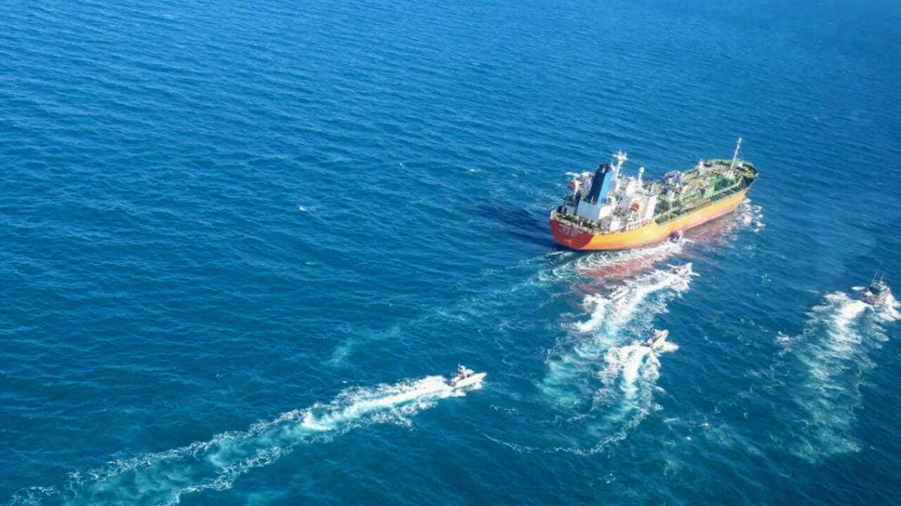 1230420374 A picture obtained by AFP from the Iranian news agency Tasnim on January 4, 2021, shows the South Korean-flagged tanker being escorted by Iran's Revolutionary Guards navy after being seized in the Gulf. - "A Korean ship was seized in Persian Gulf waters by the Revolutionary Guard's navy and transferred to our country's ports," Fars news agency said without naming the vessel. "This tanker had a South Korea flag and was seized over oil pollution and environmental hazards," it added. (Photo by - / TASNIM NEWS