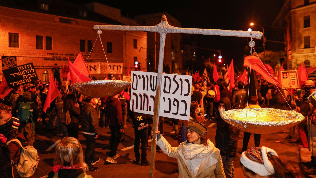 1229840449 Israeli demonstrators gather for a demonstration against Israeli Prime Minister Benjamin Netanyahu outside the PM's official residence in Jerusalem calling upon him to resign on November 28, 2020. (Photo by Ahmad GHARABLI / AFP) (Photo by AHMAD GHARABLI/AFP via Getty Images)