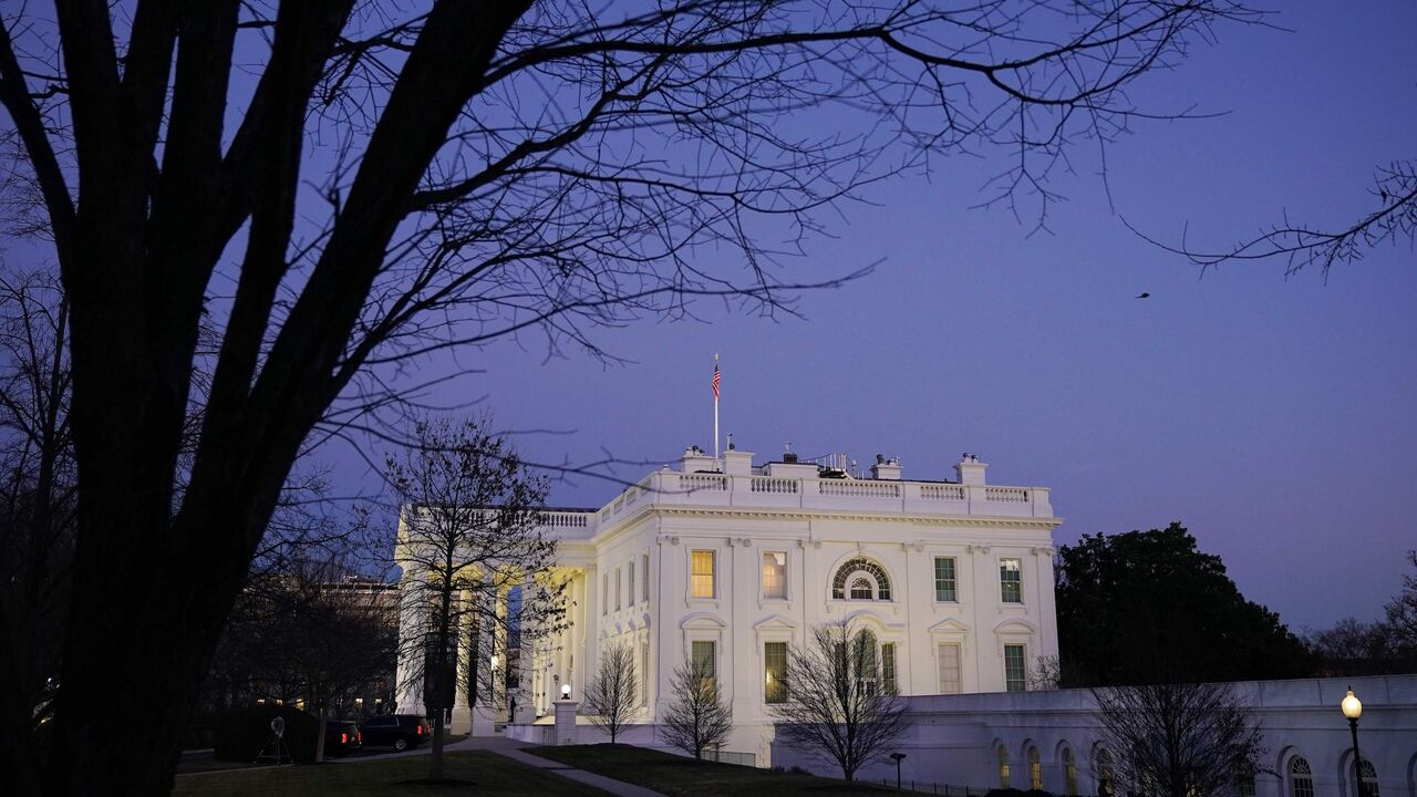 1230680875 The White House on US President Donald Trump's last full day in office, in Washington, DC, on January 19, 2021. - President Donald Trump began his final full day in the White House on January 19, 2021 with a long list of possible pardons to dish out before snubbing his successor Joe Biden's inauguration and leaving for Florida. On January 20, 2021 at noon, Biden will be sworn in and the Trump presidency will end, turning the page on some of the most disruptive, divisive years the United States has seen sinc