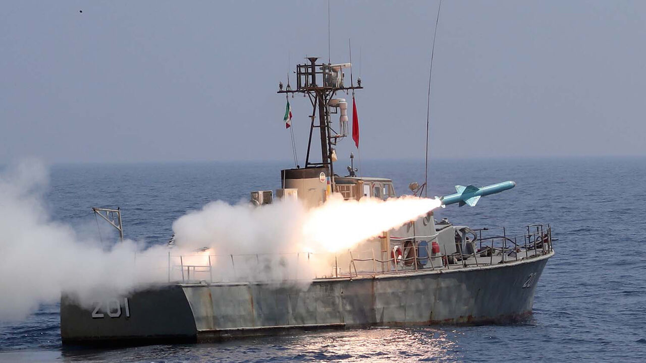1228450798 A handout picture provided by the Iranian Army's official website on September 11, 2020, shows an Iranian Nasr missile being fired from a navy warship during the second day of a military exercise in the Gulf, near the strategic strait of Hormuz in southern Iran. - The Iranian navy began on September 10 a three-day exercise in the Sea of Oman near the strategic Strait of Hormuz, deploying an array of warships, drones and missiles. One of the exercise's objectives is to devise "tactical offensive and defensiv