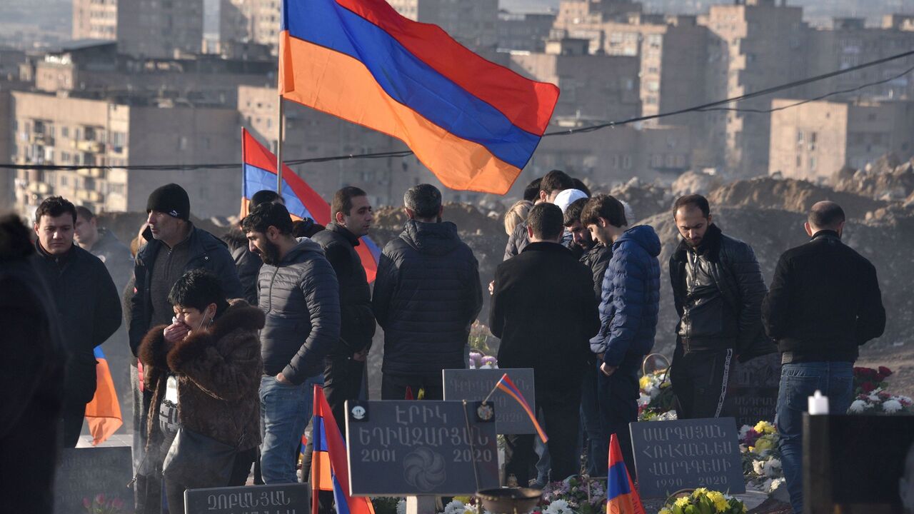 1230211761 Relatives of the victims of the war over Karabakh, gather for a memorial ceremony, at the Yerablur Military Memorial Cemetery in Yerevan, on December 19, 2020. - Armenian Prime Minister Nikol Pashinyan led, on December 19, 2020, thousands in a march in memory of those killed in a six-week war with Azerbaijan as the Caucasus country began three days of mourning. Pashinyan has been under huge pressure from the opposition to step down after nearly 3,000 Armenians were killed in the clashes with Azerbaijan over